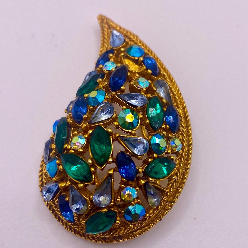 1950’s Signed ART Arthur Pepper Blue Green Rhinestone w/Gold Rope Edging Brooch